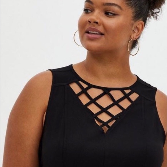 🆕👚AUCTION PRICE👩🏻‍⚖️ Cute Peplum Crepe Cage Front Top - Picture 3 of 5